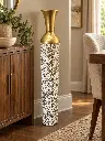 white-gold-fan-pattern-floor-vase-dining-room.webp