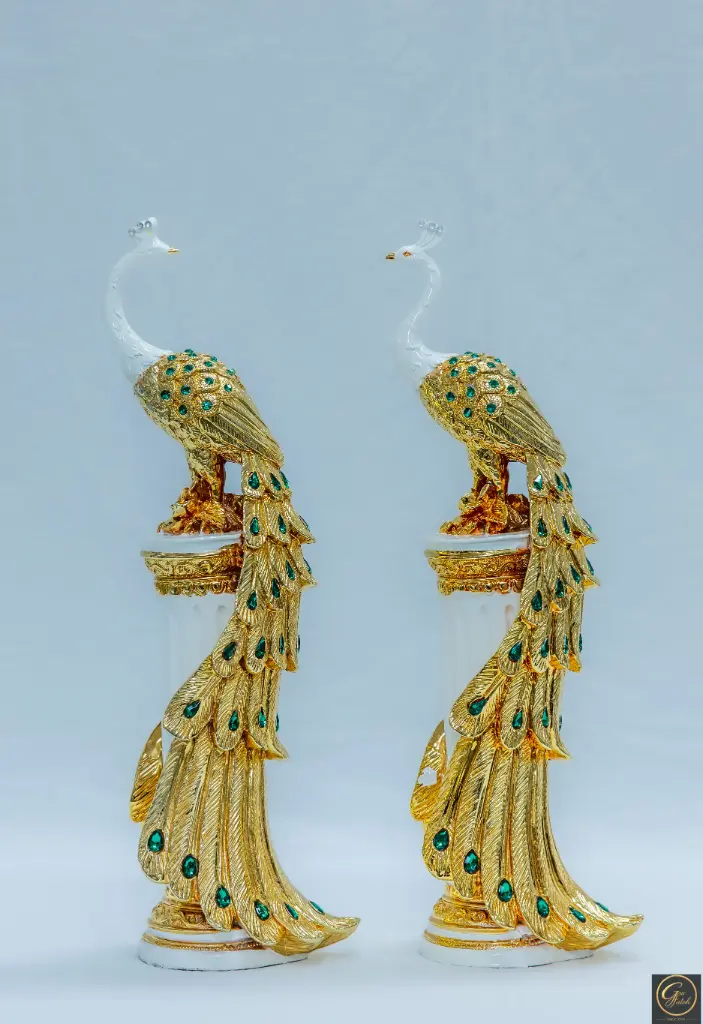 Small G/W Peacock with Green Diamonds